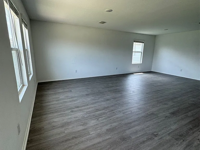 518 Olmstead Dr — Photo 13