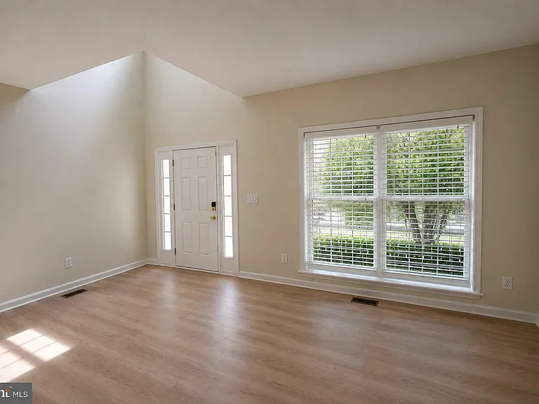 38 Hot Springs Way — Photo 4