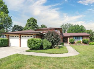 740 Ruskin Dr, Elk Grove Village, IL 60007