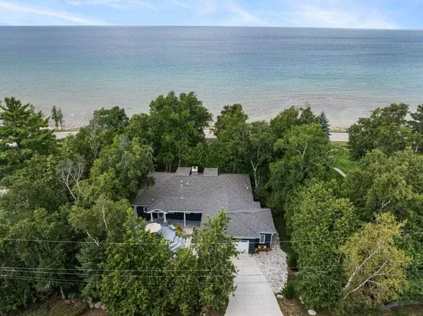 14959 Boulder Ave, Charlevoix, MI 49720