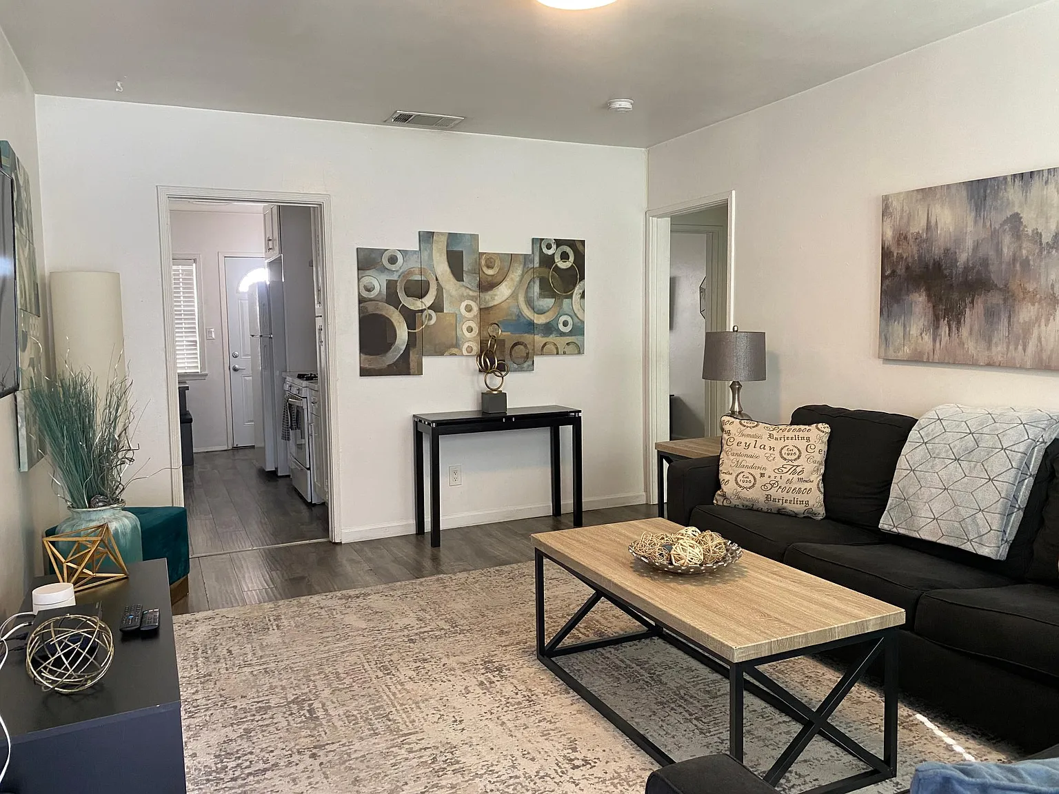 5547 Hazeltine Ave — Photo 3