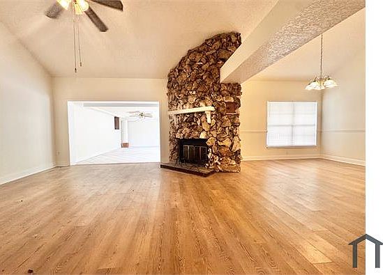5th image of 310 Foxboro Ct