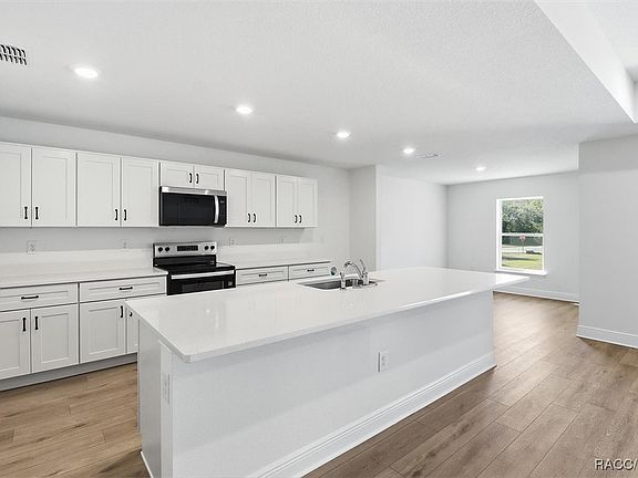 3rd image of 7860 N Pitcairn Way