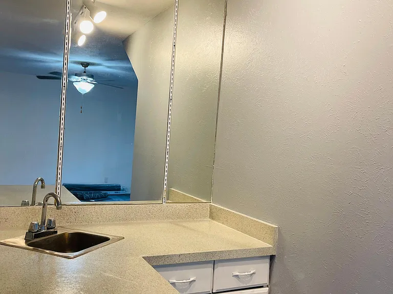 5612 Marina Dr — Photo 12