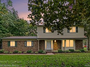 3305 Harvey Lake Rd, Highland, MI 48356