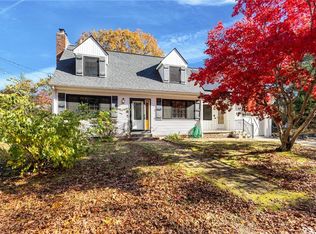 477 Hope Furnace Rd, Hope, RI 02831
