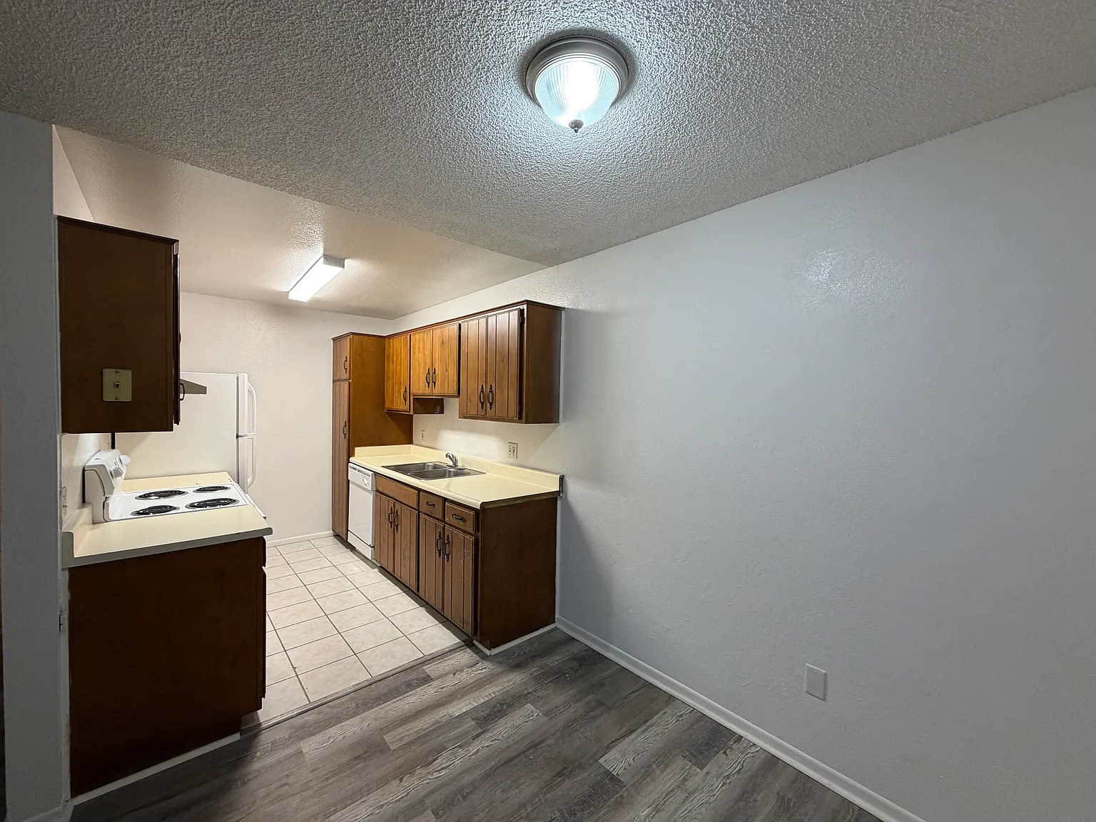 2 bed, 849 sqft, $995 — Photo 3