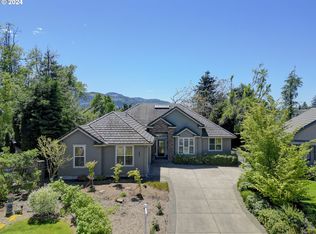 202 Pebble Beach Dr, Creswell, OR 97426