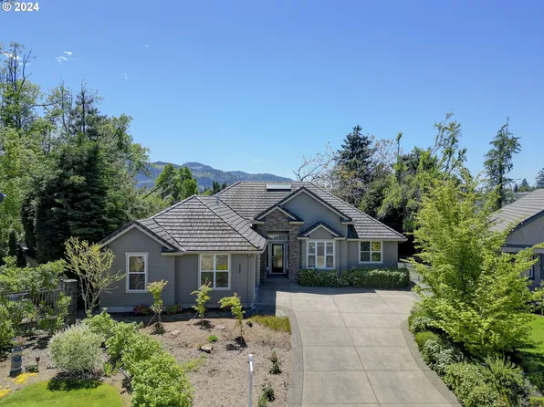 202 Pebble Beach Dr, Creswell, OR 97426