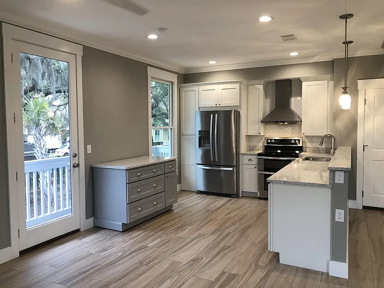 1415 Abercorn St — Photo 3
