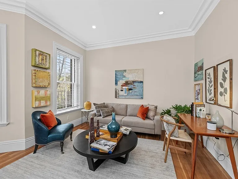 75 Montgomery St #3 — Photo 2
