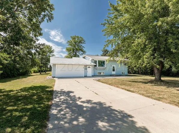 3609 28th St N, Moorhead, MN 56560