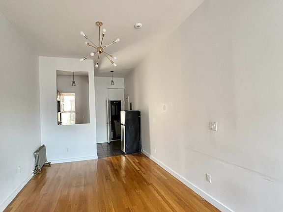 5th image of 433 Rogers Ave APT 9