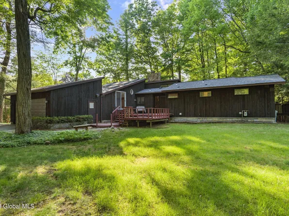 12 Candlewood Lane, Delmar, NY 12054