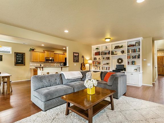 4th image of 61162 Snowbrush Dr