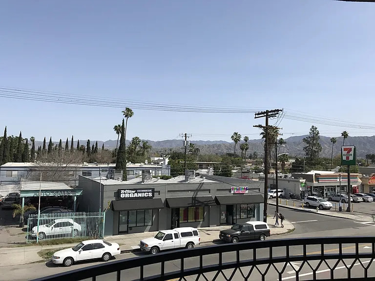 11124 Burbank Blvd #201 — Photo 13