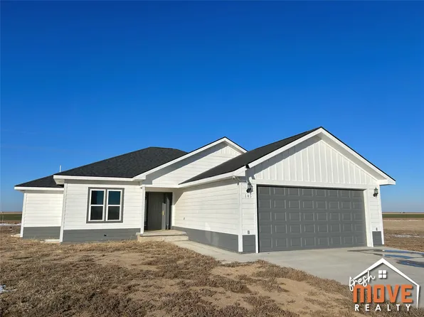 105 Aztec St, Satanta, KS 67870