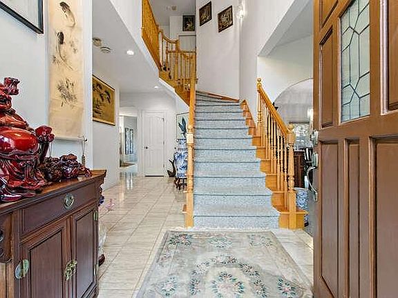 3rd image of 811 Peregrine Ave