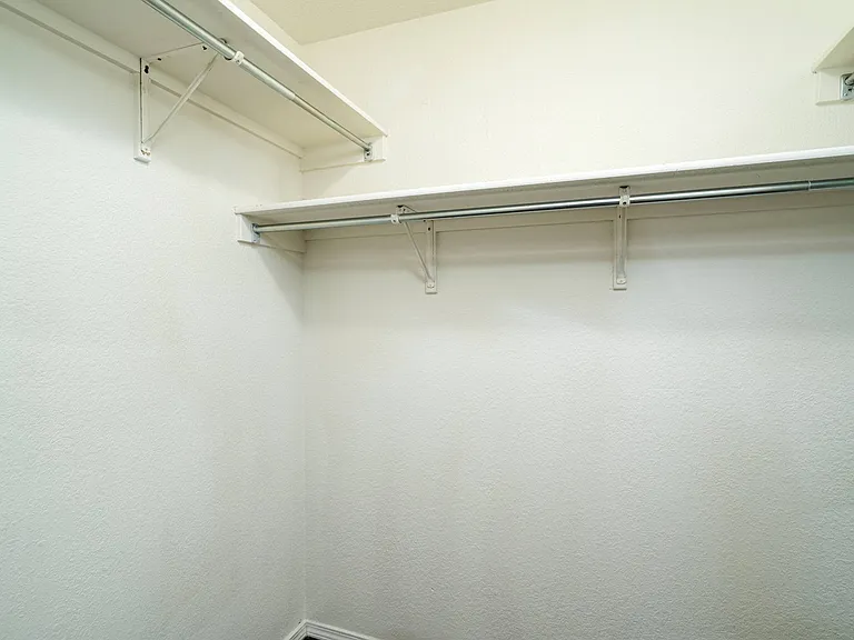 910 Trilby — Photo 19