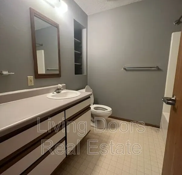 607 S Washington St #8 — Photo 18