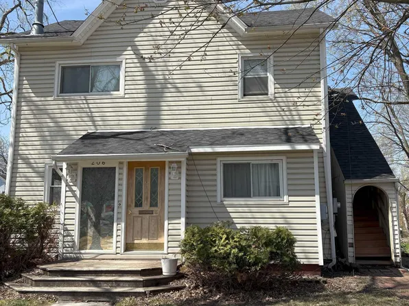 206 S 4th St, Fairfield, IA 52556