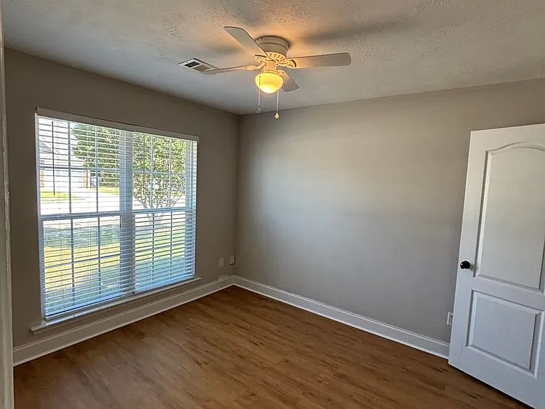 846 Bryan Cir — Photo 4