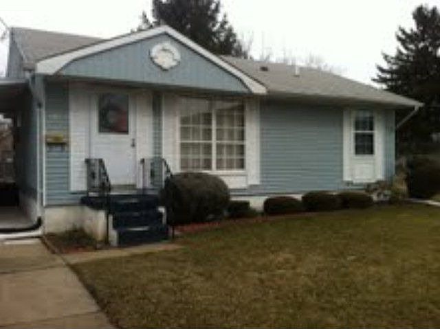 1st image of 723 Standish St
