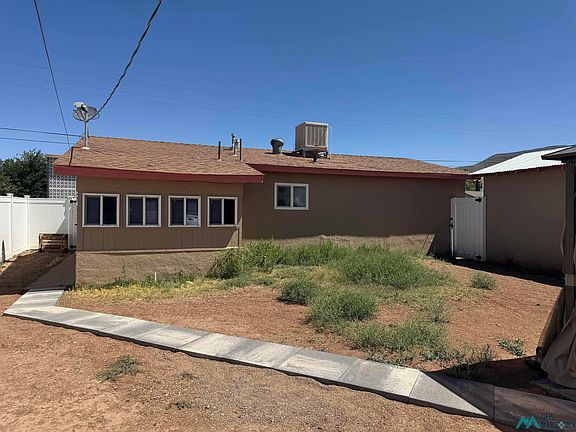 3rd image of 1204 Catalina Ln
