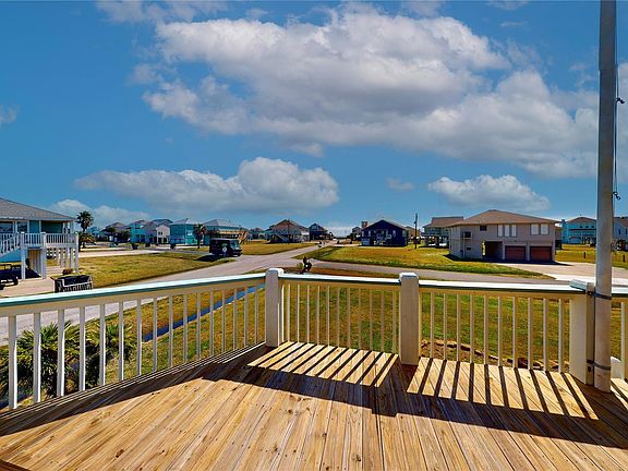 5th image of 3199 Castle Dr