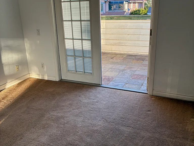 2300 Whiteoak Ln — Photo 4