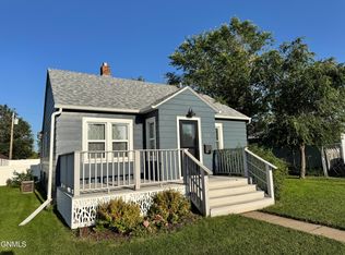 716 3rd Ave W, Williston, ND 58801