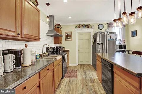 3rd image of 511 E Main St