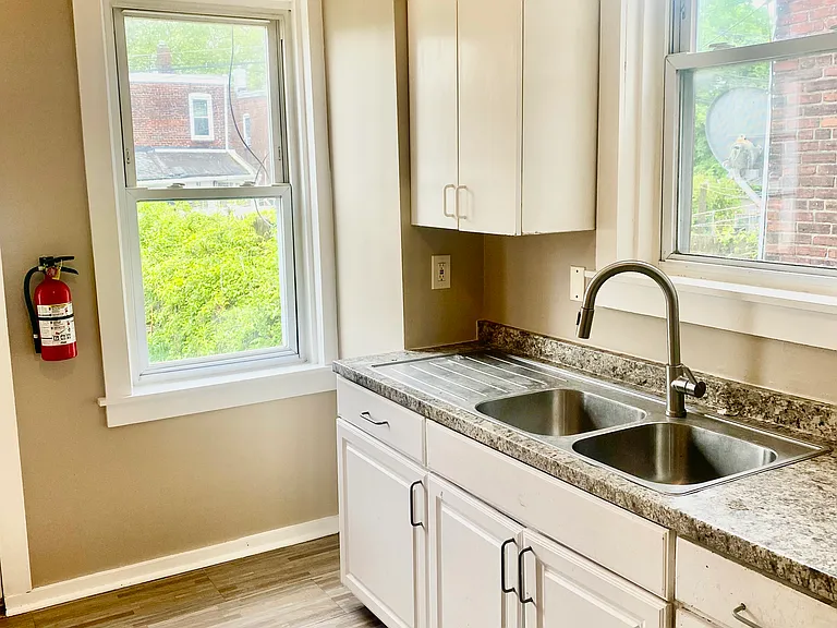 65 Railroad Ave — Photo 5