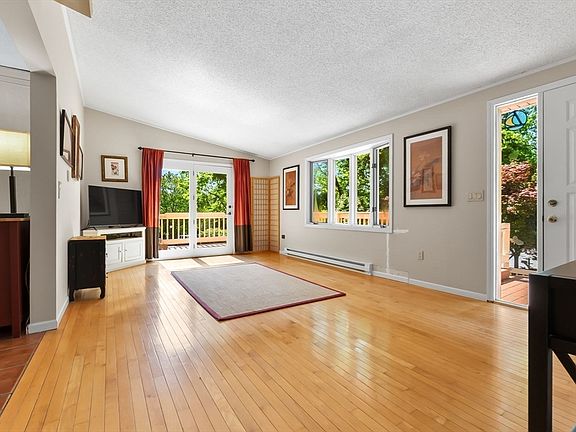 4th image of 12 Wildwood Rd