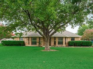 704 Roaring Creek Dr, Red Oak, TX 75154