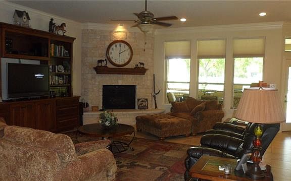 3rd image of 6713 Colonial Dr