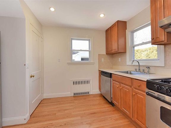 5th image of 30 N Maryland Ave #B