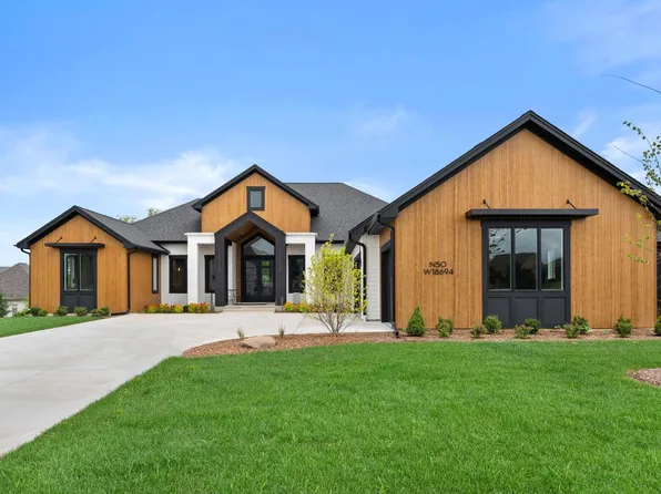 N50W18694 Woodfield WAY, Menomonee Falls, WI 53051