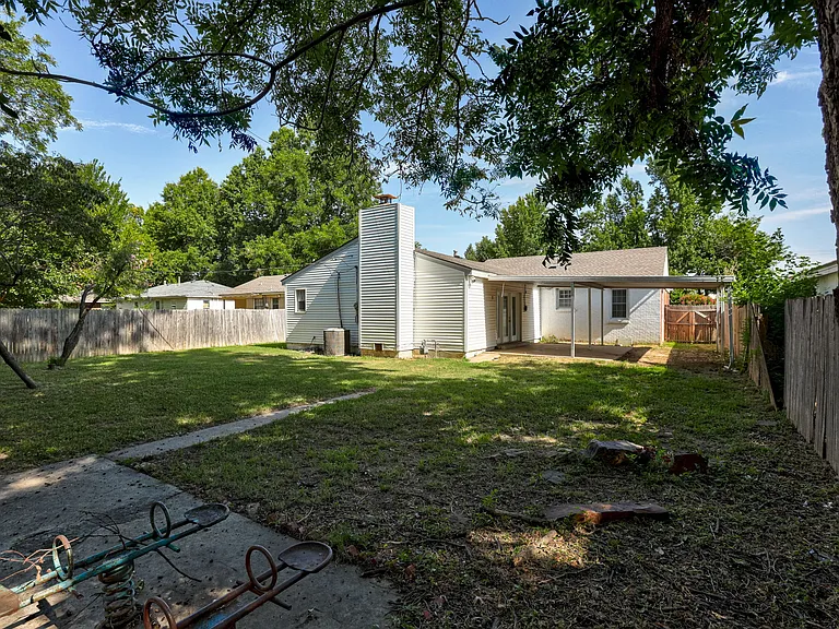 910 Garver St — Photo 47
