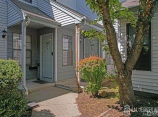 1308 Woodbridge Commons Way, Iselin, NJ 08830