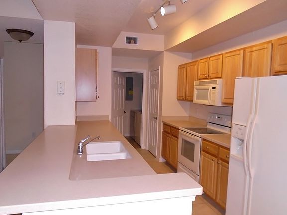 2nd image of 10075 N Gate Pkwy #1010
