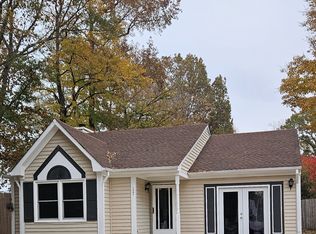 1301 Debbs Ln, Chesapeake, VA 23320