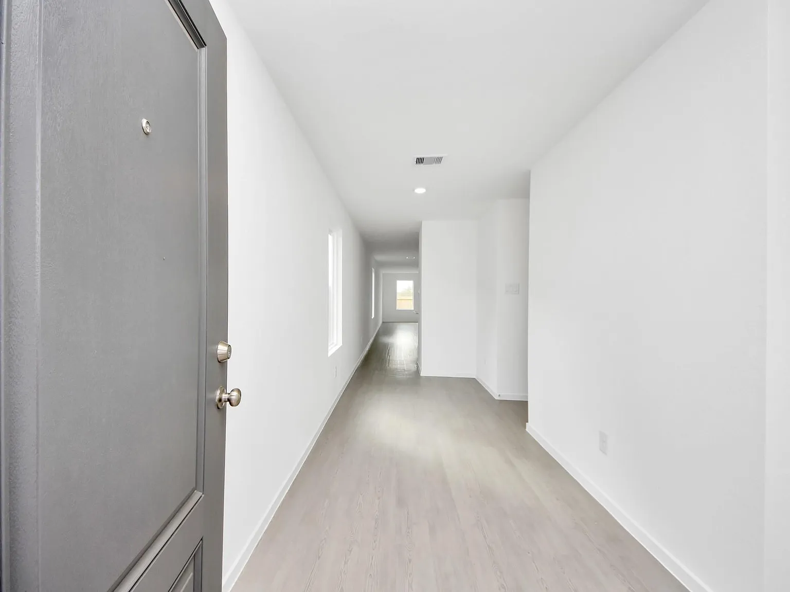 4 bed, 2.0 bath, 1607 sqft, $1,944 — Photo 4