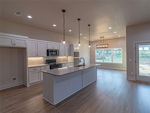 5th image of 72 Lob Lob Ln