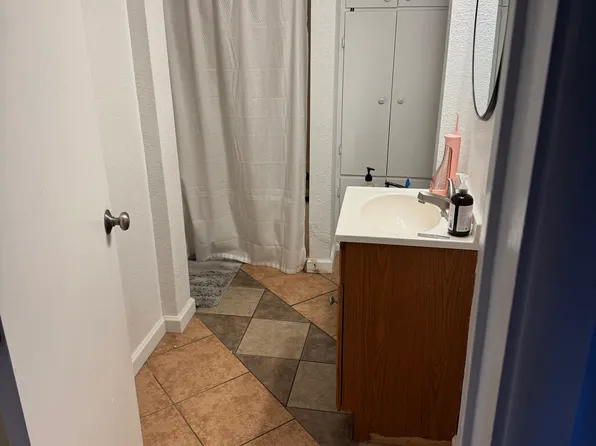 48 Briceland Thorn Rd, Redway, CA 95560