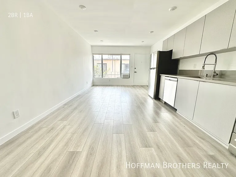 318 S Mariposa Ave #9 — Photo 2