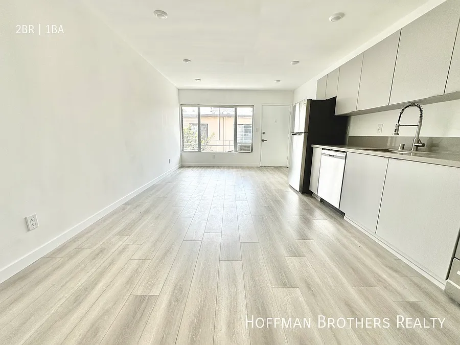 Building Photo - 318 S Mariposa Ave #9