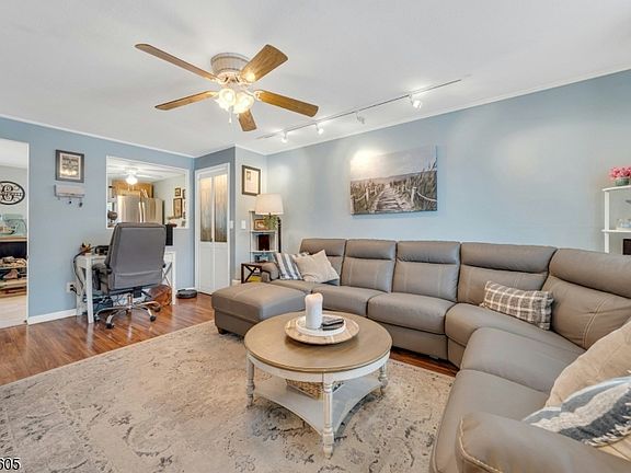 5th image of 48 Hastings Avenue #B