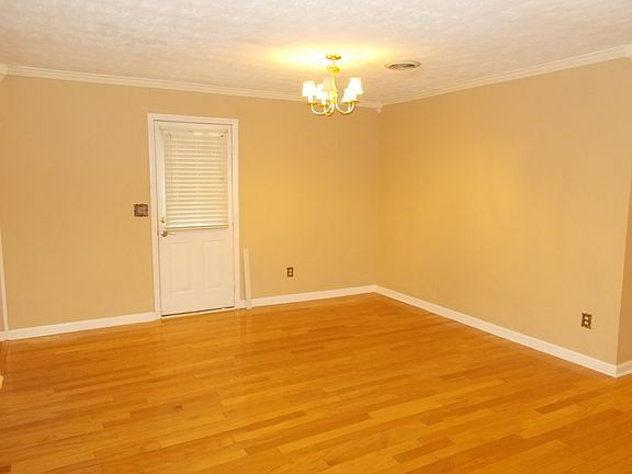 4th image of 135 Ashland Dr