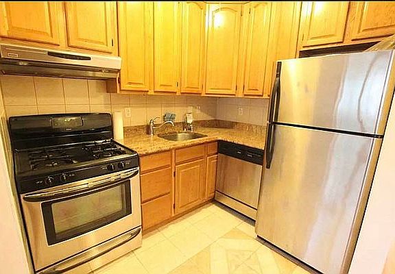 3rd image of 26 Broome St #B3